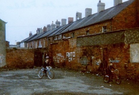 Children playing near Falls Road in Belfast, Northern, Ireland, in 1981 (Jeanne Boleyn, Wikimedia Commons)