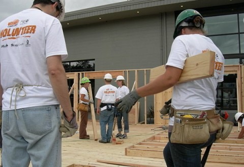 Habitat For Humanity volunteers building a house during the 2007 Fremont Fair in Seattle, Wash. (Joe Mabel, Wikimedia Commons)